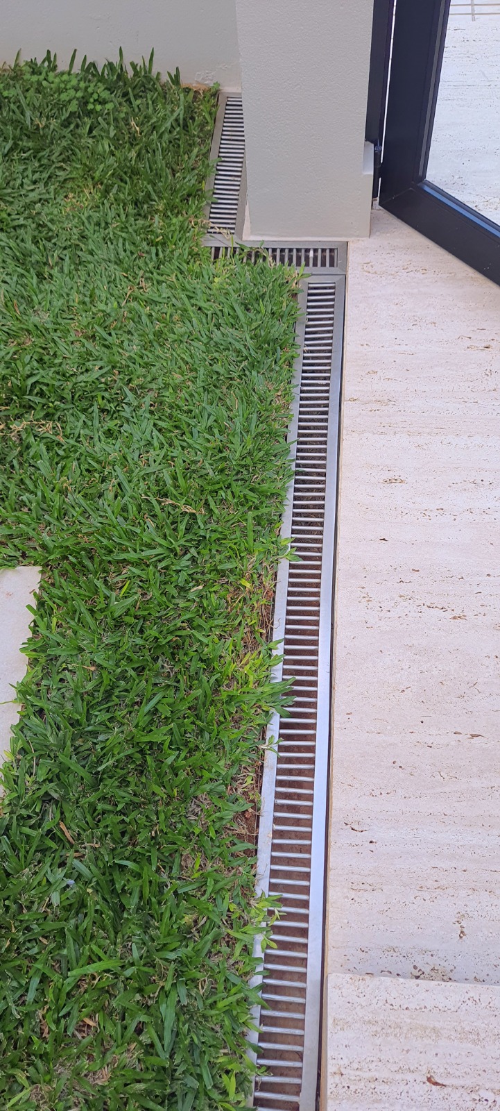 Ralos linear com travas horizontais